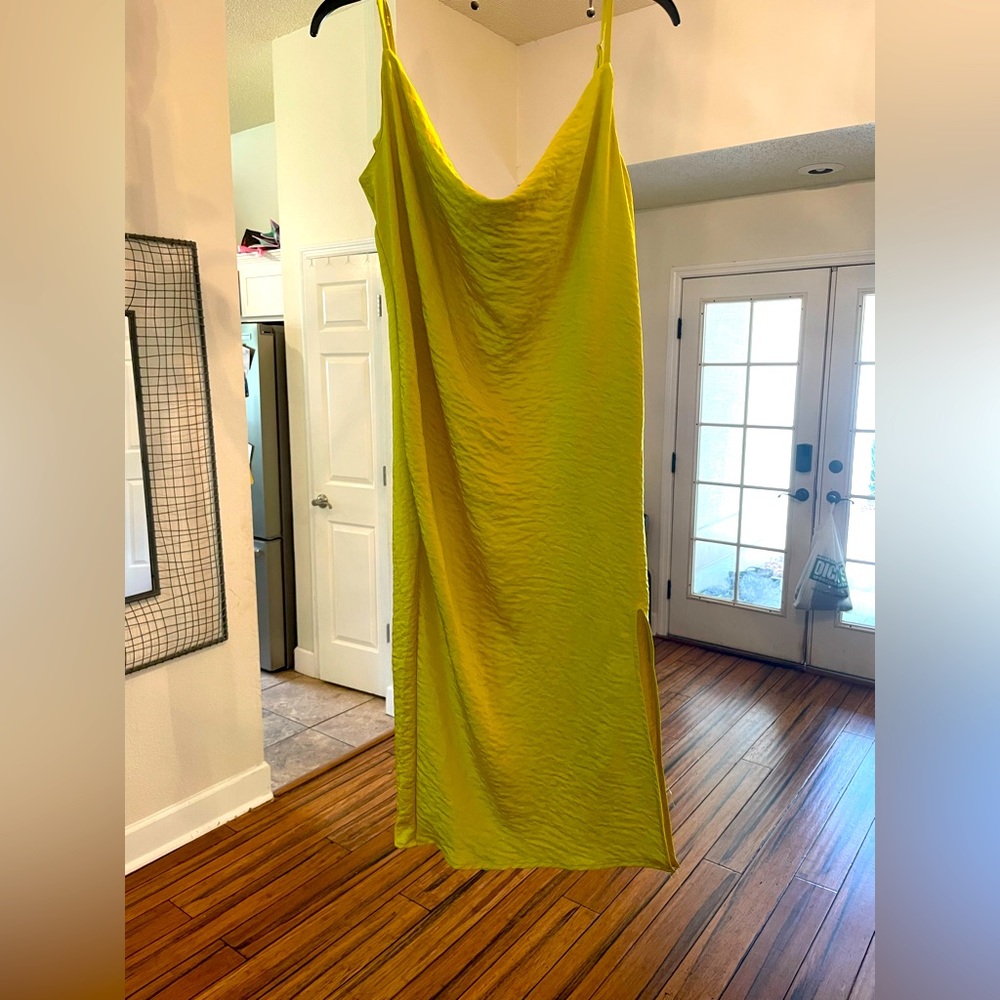 Gorgeous chartreuse size large satin slit dress